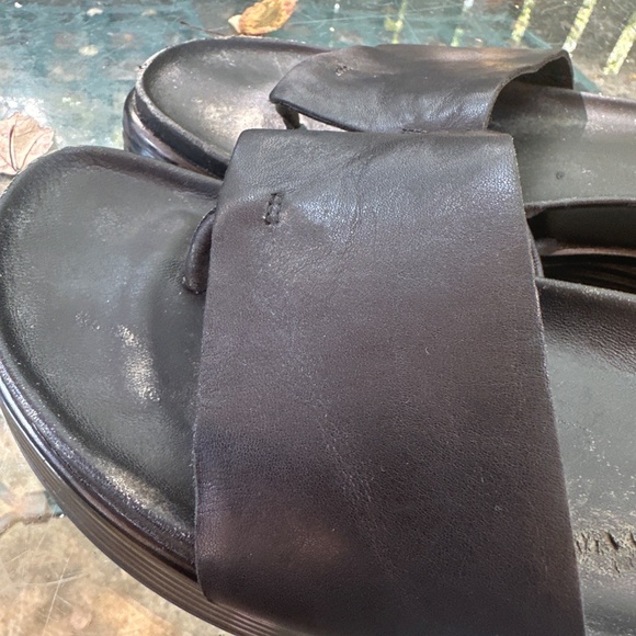 Donald Pliner Fifi Thong Sandals - Black - Size 9 - Picture 3 of 9